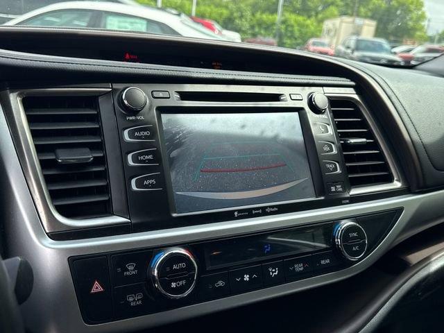 Used 2019 Toyota Highlander XLE FWD image 22