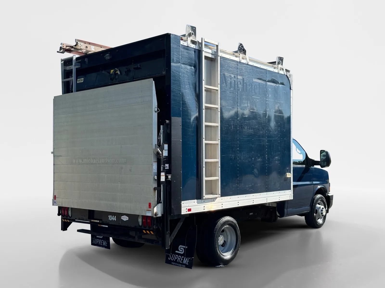 Used 2018 Chevrolet Express 3500 w/ Power Convenience Package RWD image 4