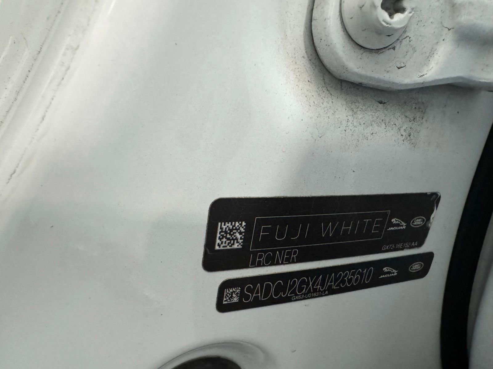 Used 2018 Jaguar F-PACE Premium image 28