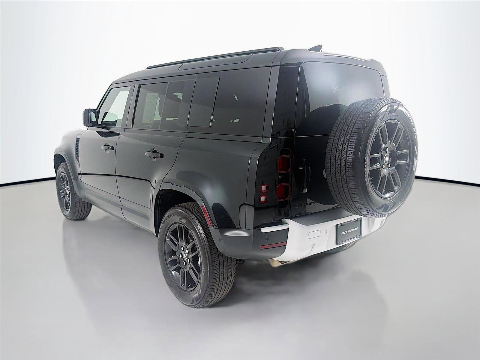 Used 2025 Land Rover Defender 110 S AWD/4WD image 3