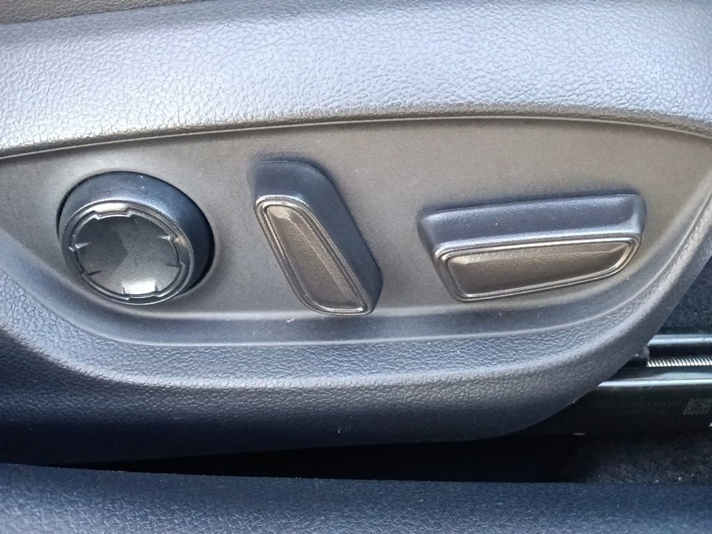 Used 2021 Toyota Avalon Limited image 32