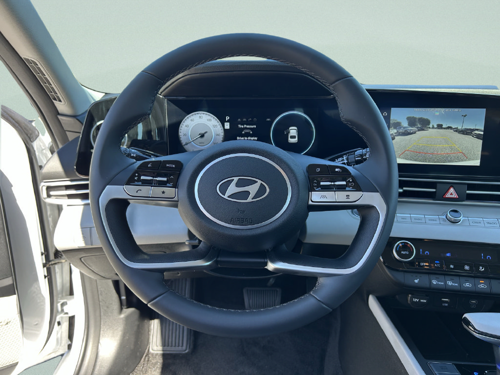 Certified 2025 Hyundai Elantra Limited FWD image 33