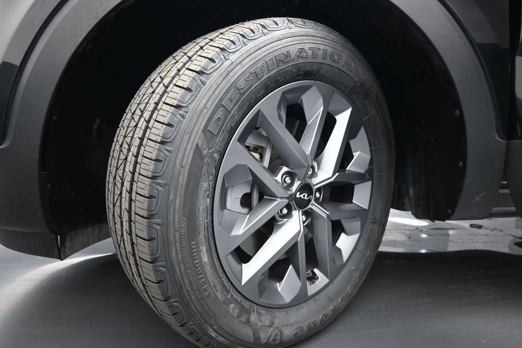 Used 2024 Kia Telluride LX FWD image 16