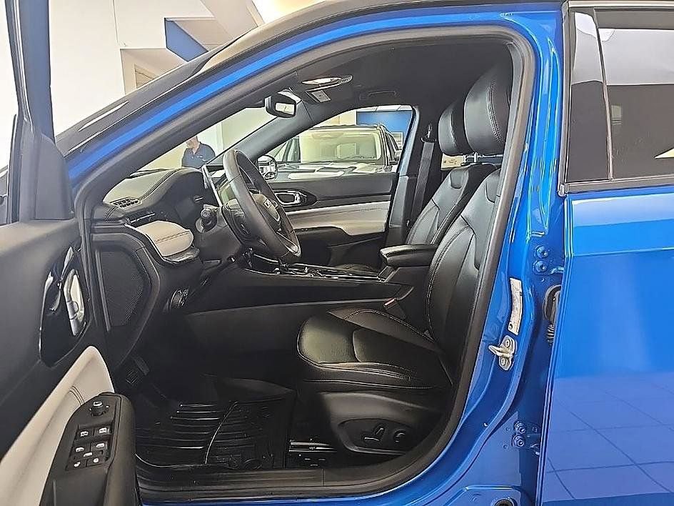 Used 2024 Jeep Compass Limited image 13