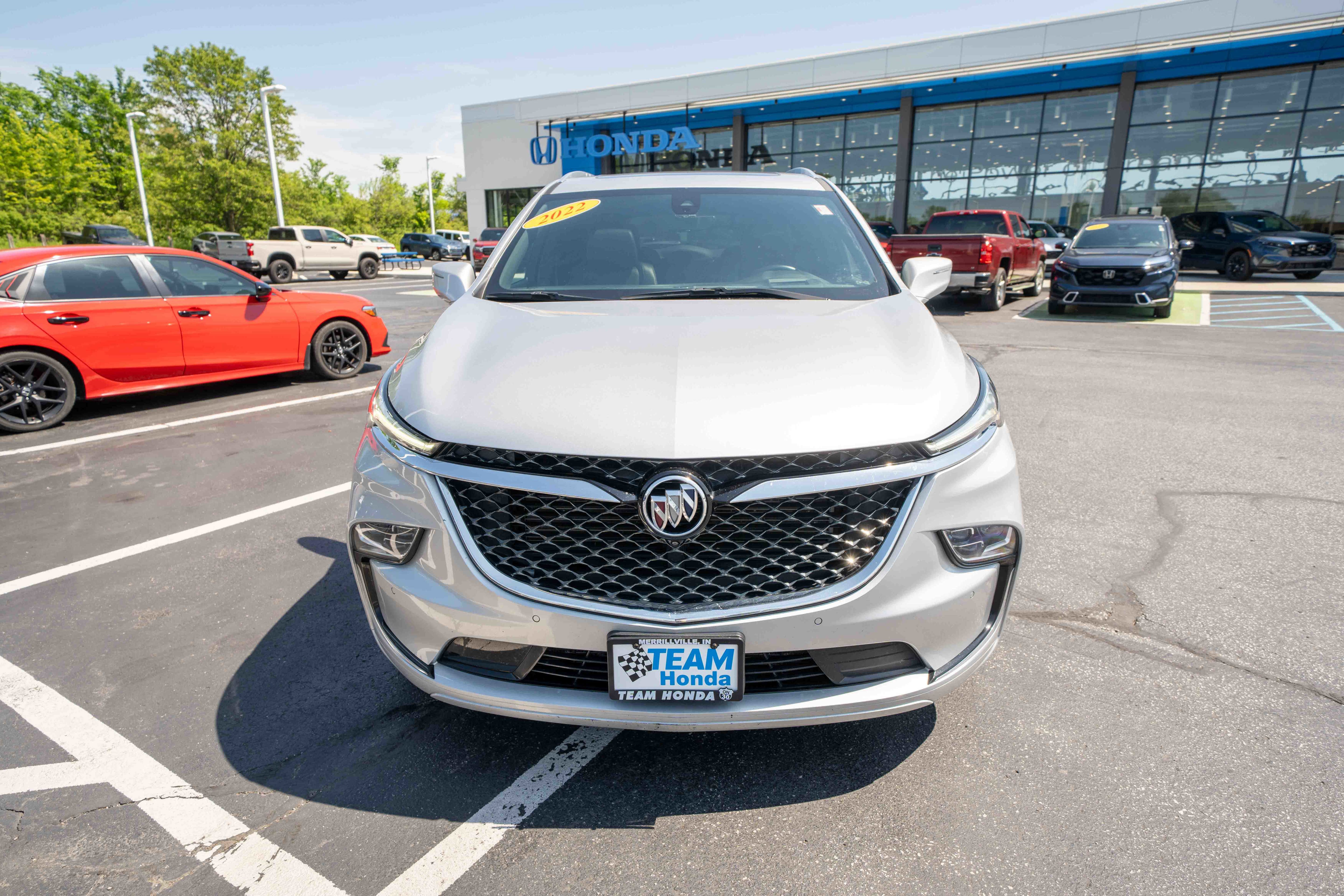 Used 2022 Buick Enclave Avenir w/ Avenir Technology Package AWD/4WD image 2