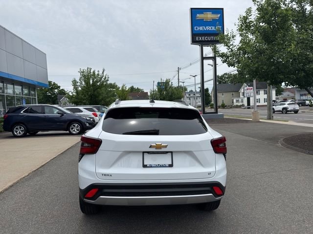 Used 2025 Chevrolet Trax LT FWD image 7