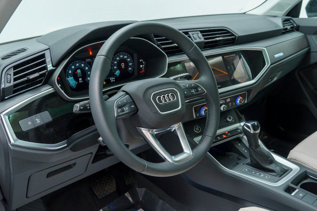 Used 2024 Audi Q3 2.0T Premium Plus w/ Premium Plus Package AWD/4WD image 4