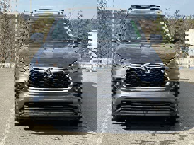 Used 2023 Toyota Highlander XLE image 22