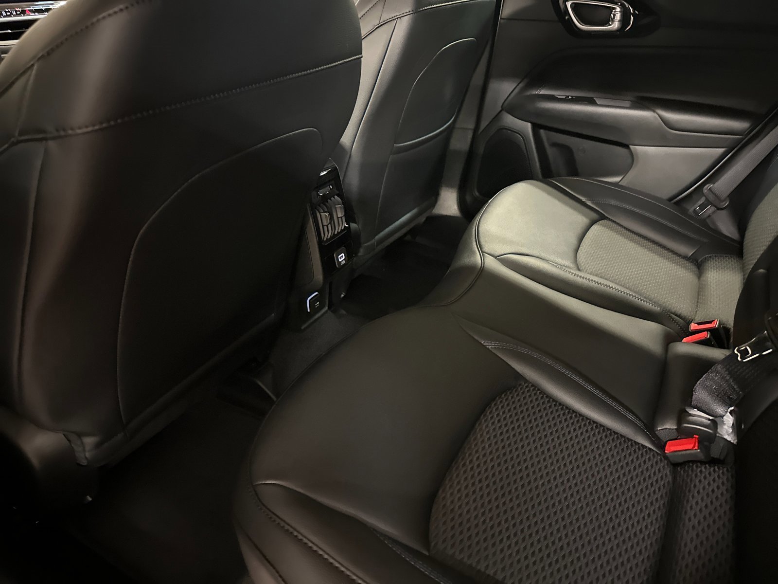 New 2026 Jeep Compass Latitude image 11