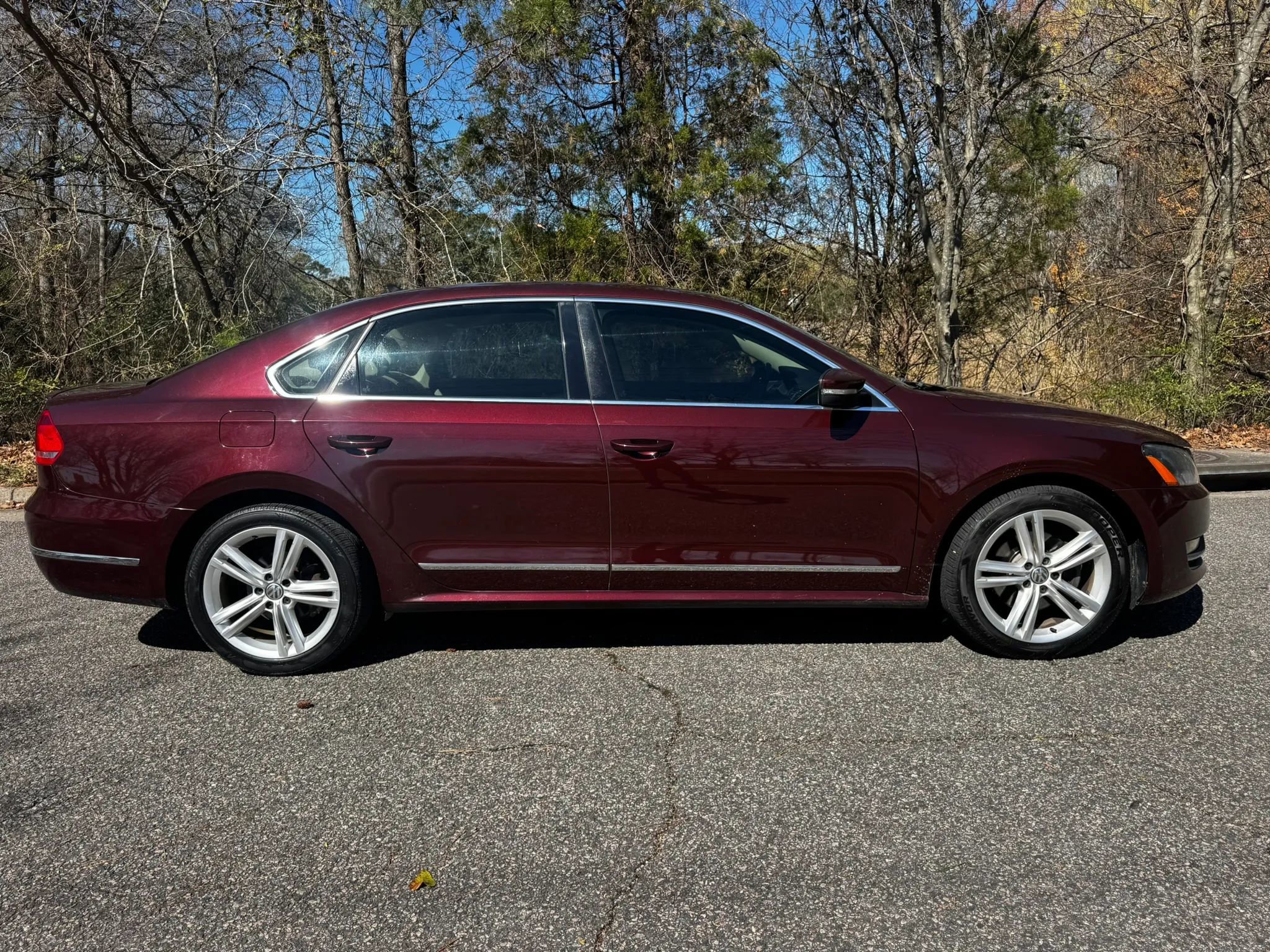 Used 2014 Volkswagen Passat TDI SEL Premium image 2