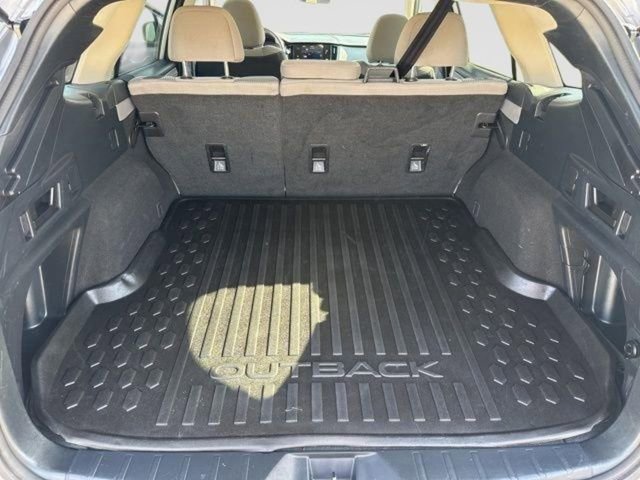 Used 2022 Subaru Outback Premium image 16