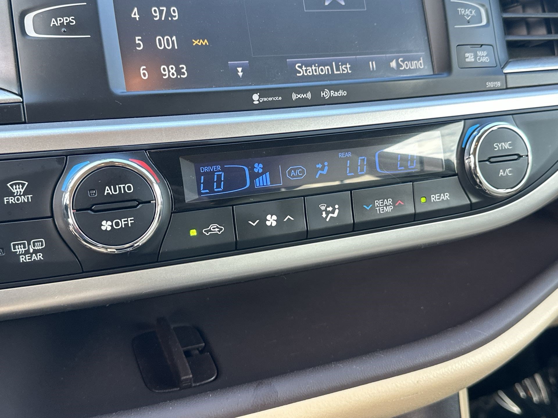 Used 2016 Toyota Highlander XLE image 17