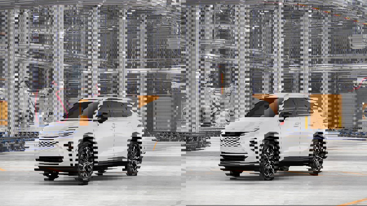 New 2026 Toyota Crown Signia AWD/4WD image 2