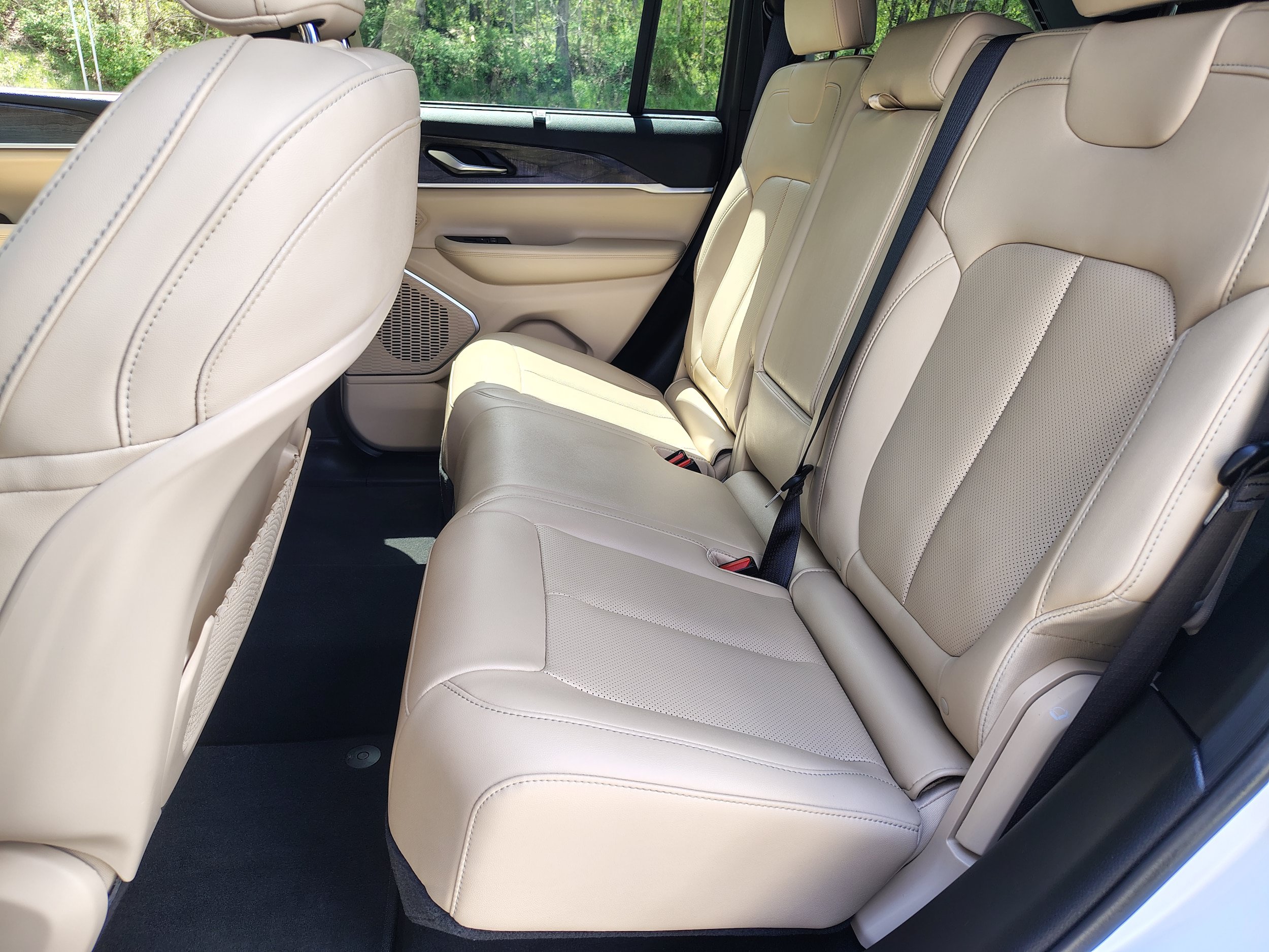 Certified 2025 Jeep Grand Cherokee Limited w/ Luxury Tech Group II AWD/4WD image 25