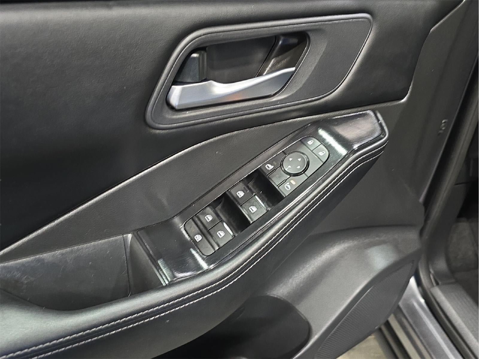 Used 2025 Nissan Rogue SV FWD image 9