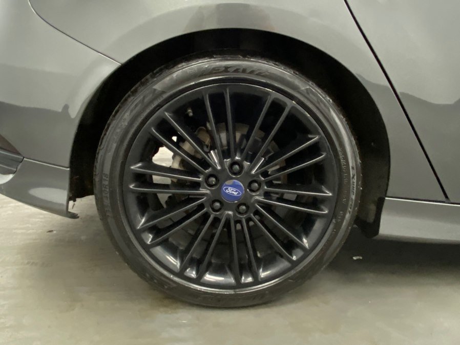 Used 2017 Ford Focus ST w/ Equipment Group 401A image 17