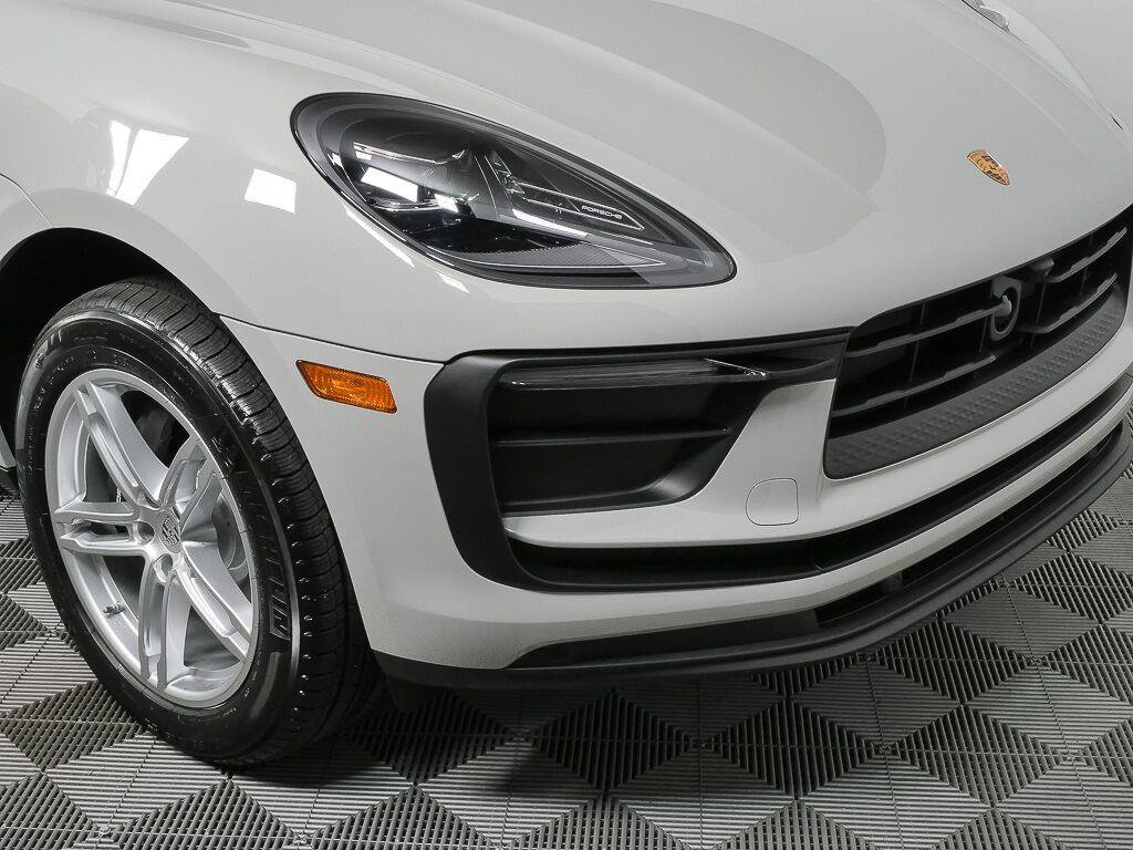 Certified 2026 Porsche Macan Turbo AWD/4WD image 36