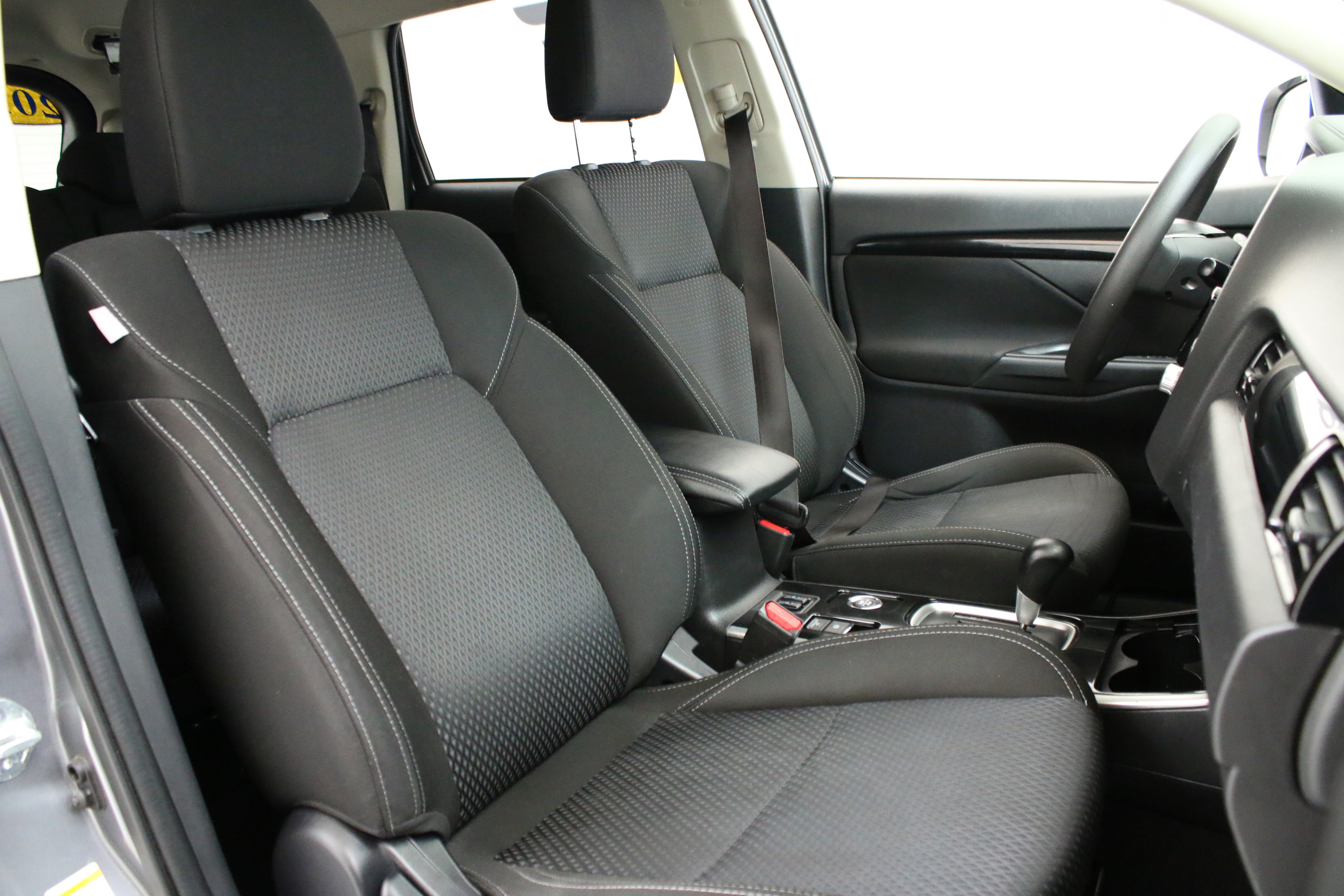 Used 2020 Mitsubishi Outlander ES AWD/4WD image 25