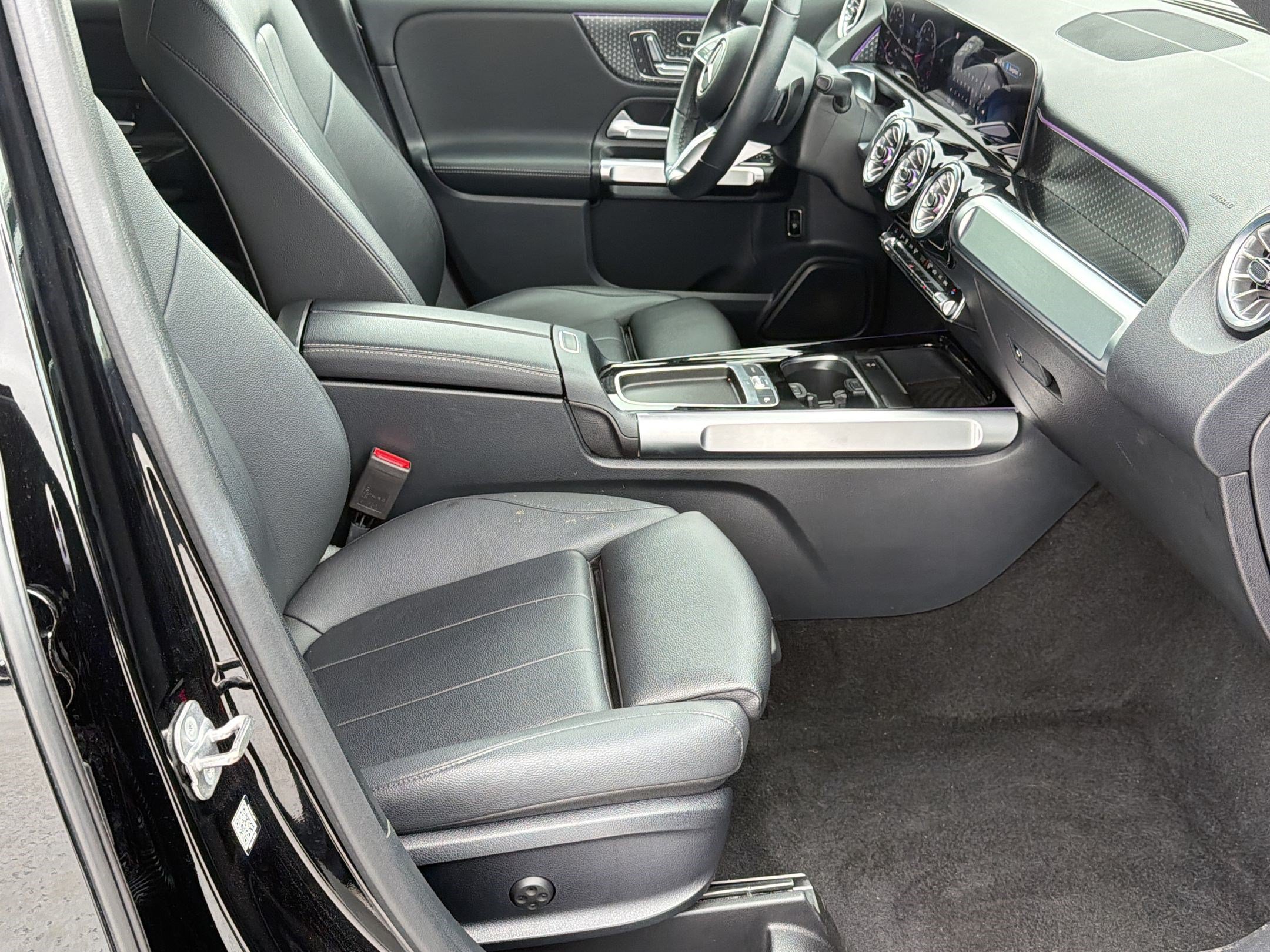 Used 2025 Mercedes-Benz GLB 250 4MATIC image 22