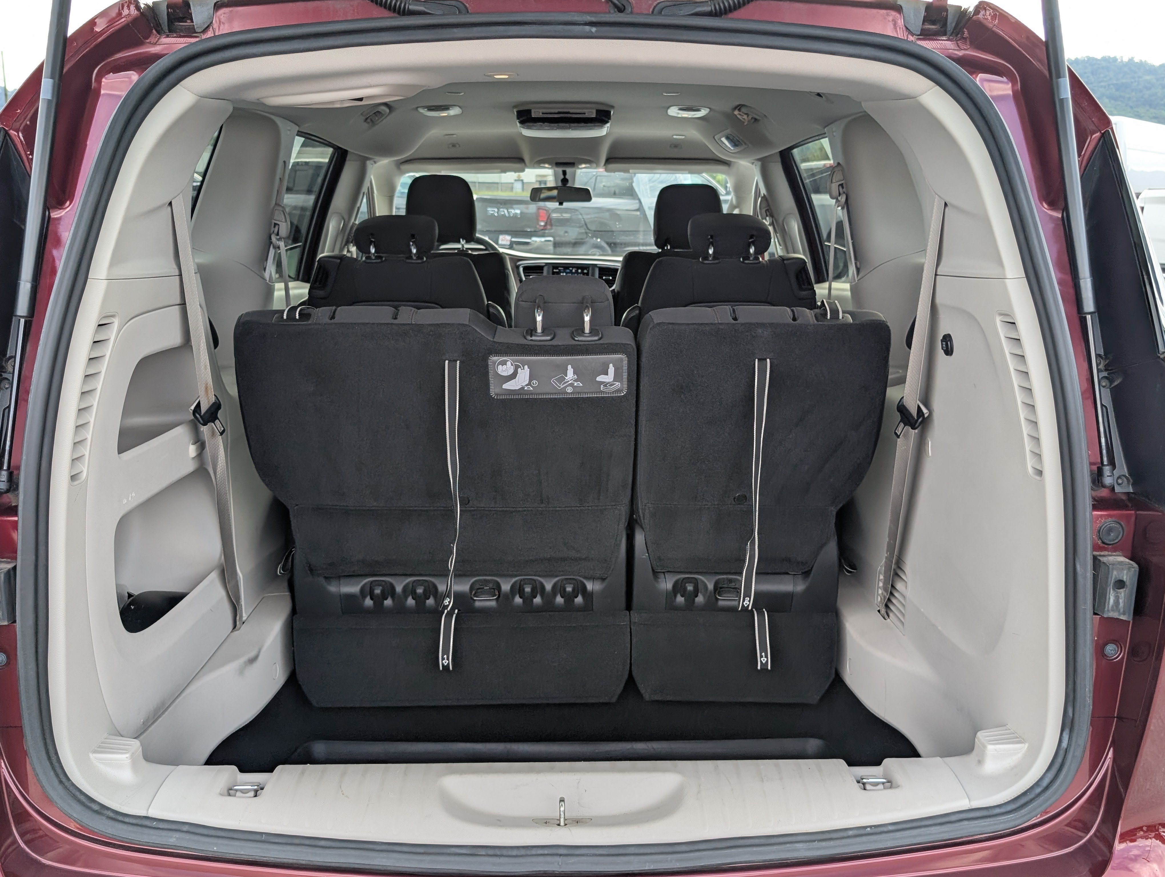 Used 2019 Chrysler Pacifica LX FWD image 26