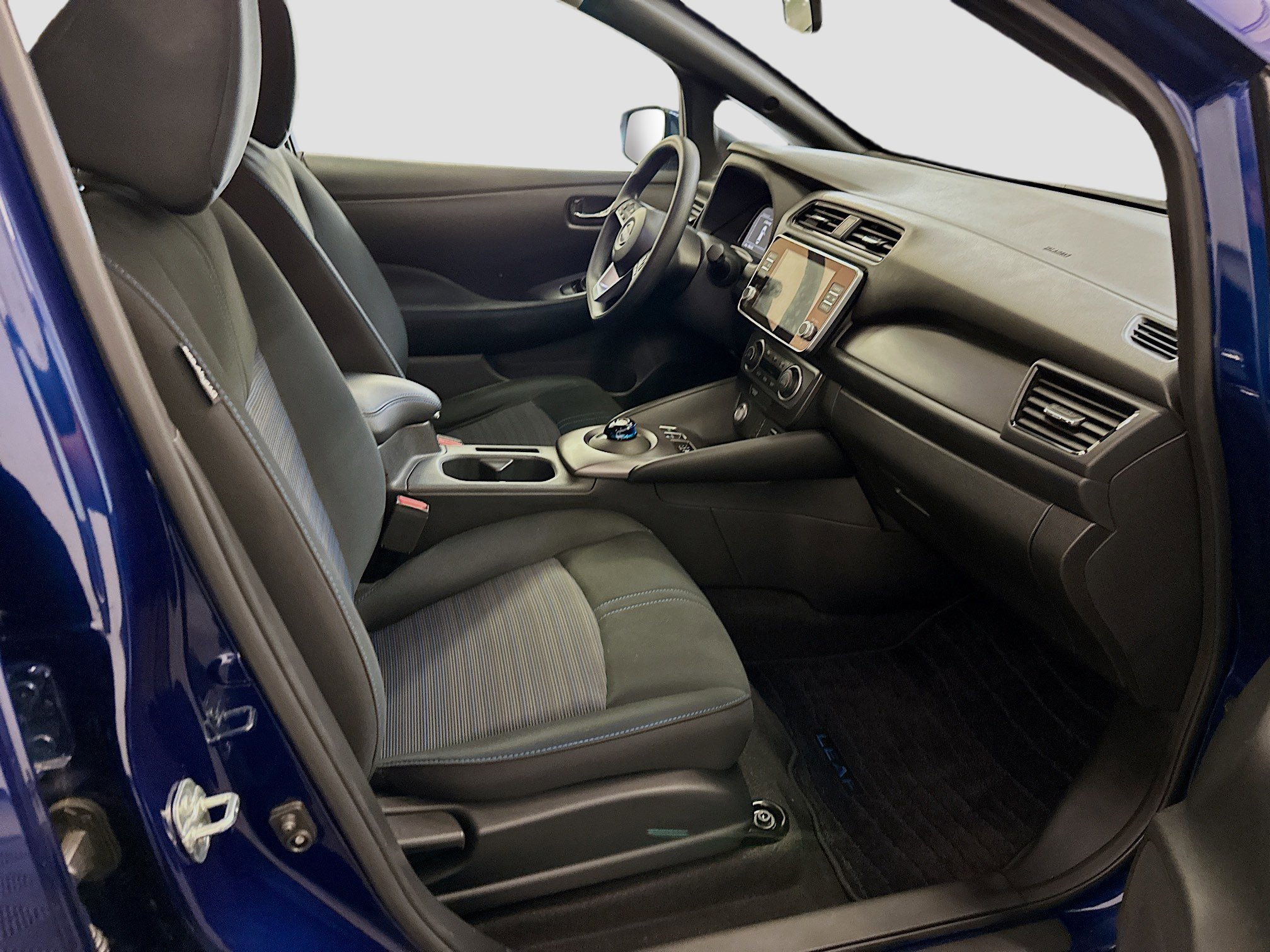 Used 2025 Nissan Leaf S image 31