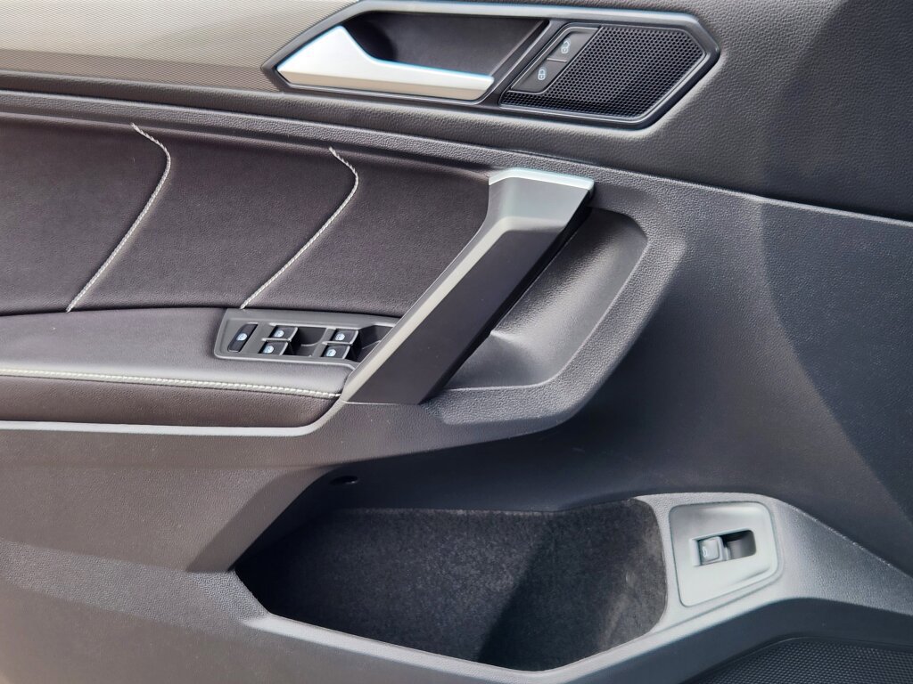 Used 2024 Volkswagen Tiguan SE image 7