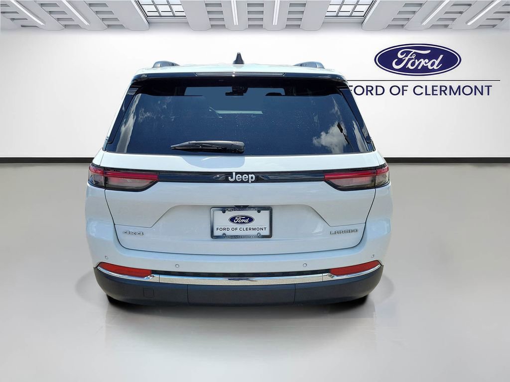Used 2024 Jeep Grand Cherokee Laredo X AWD/4WD image 4
