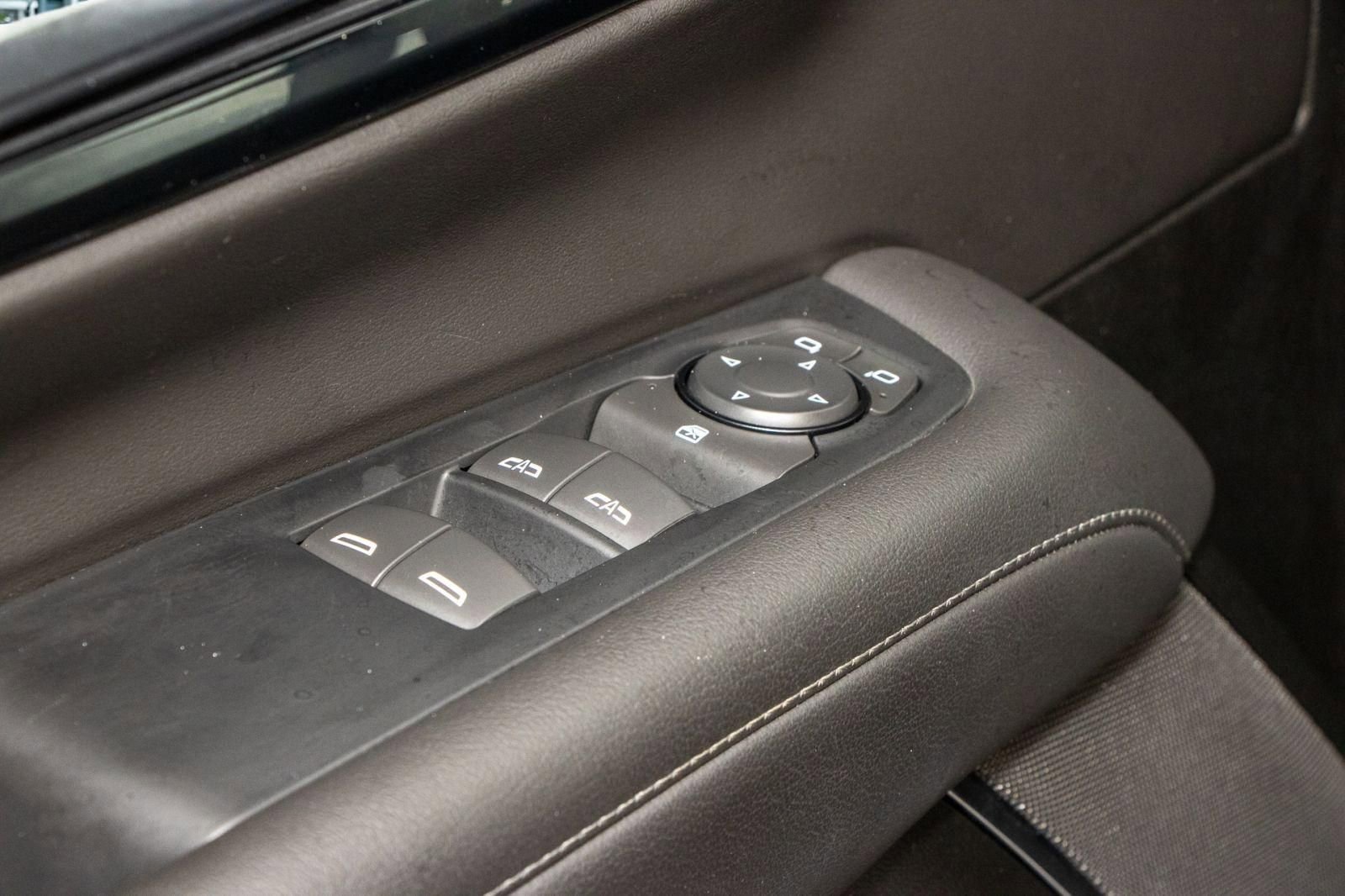 Used 2025 Chevrolet Suburban Z71 image 27