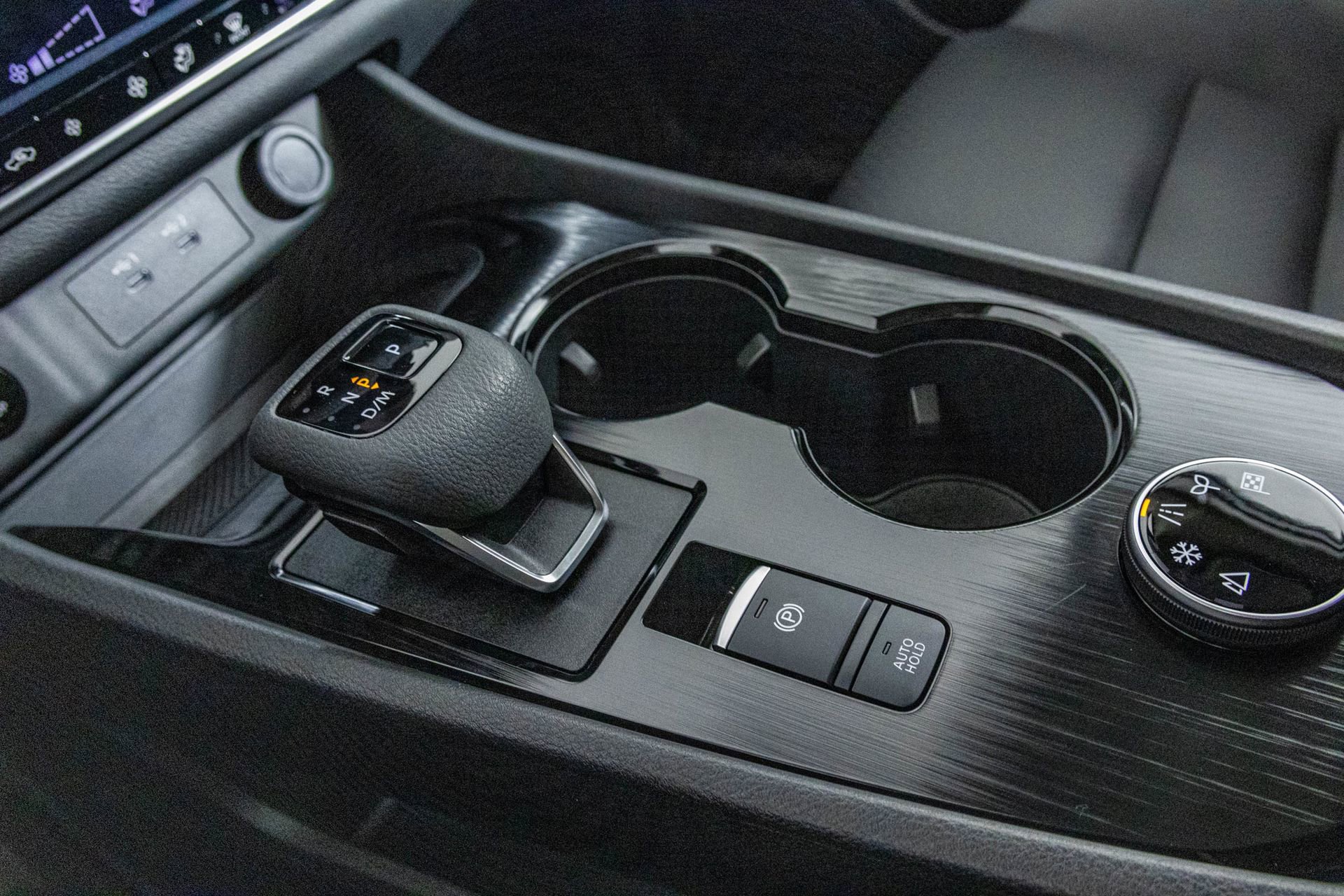 Used 2024 Nissan Rogue SV w/ SV Premium Package image 26