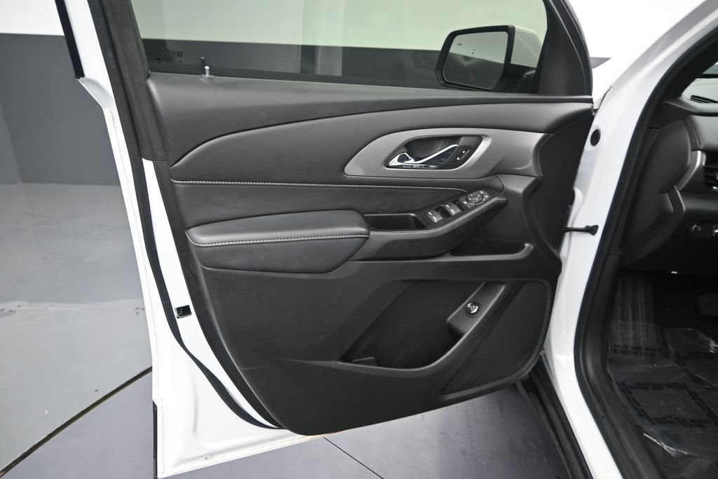 Used 2023 Chevrolet Traverse LT FWD image 12