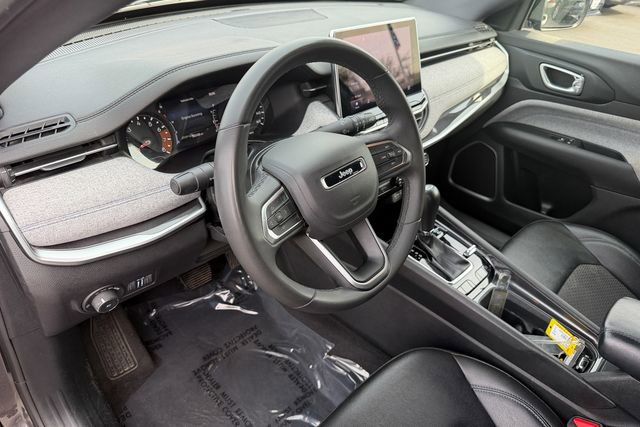 Used 2024 Jeep Compass Latitude image 11