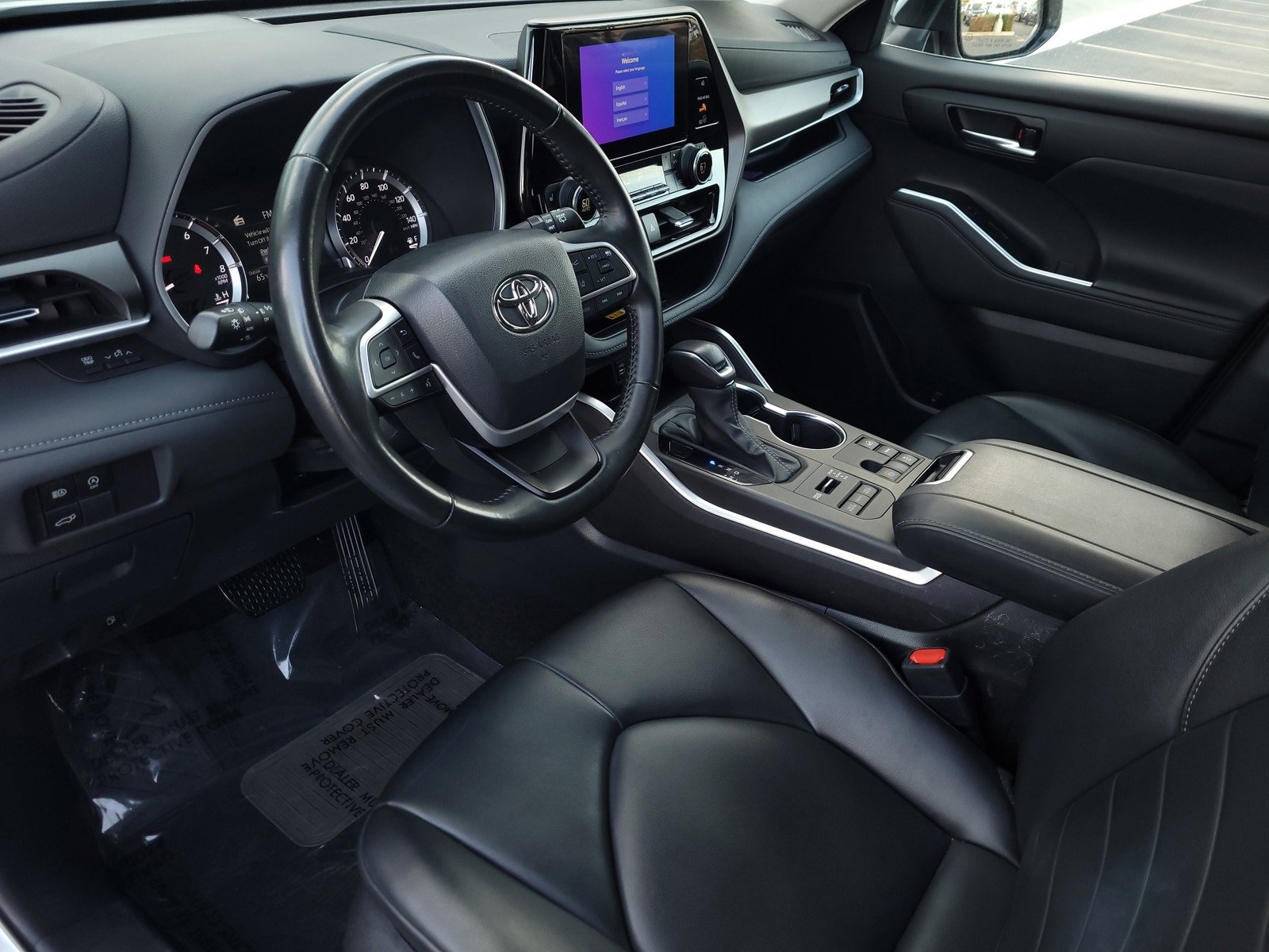 Certified 2024 Toyota Highlander XLE image 8