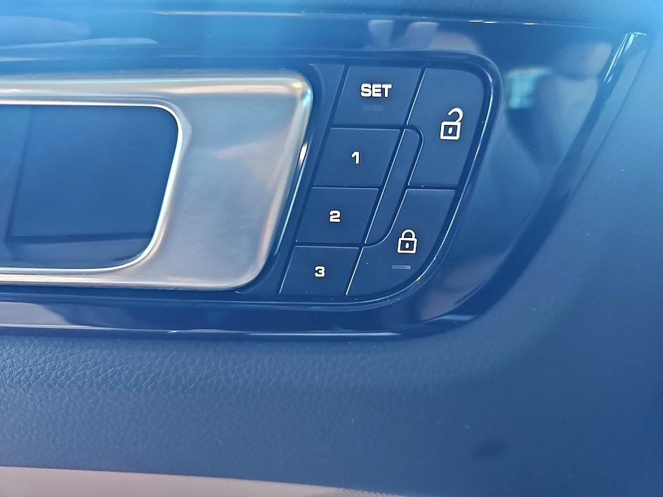 Used 2022 Porsche Cayenne image 11