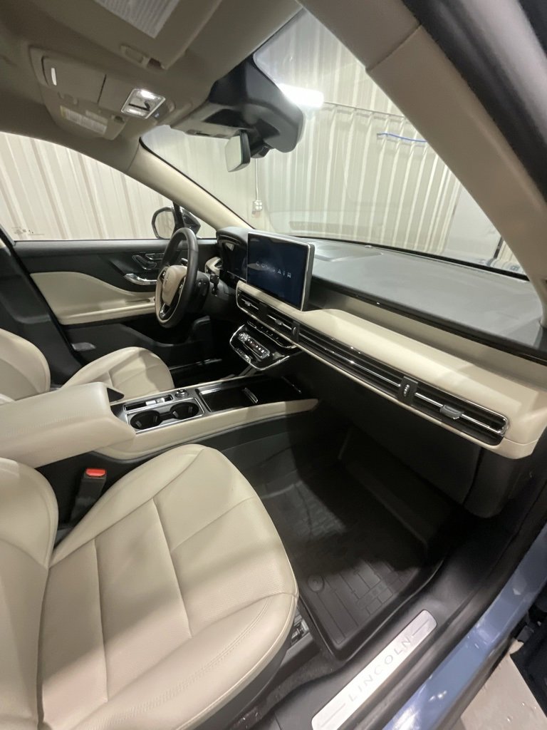 Used 2025 Lincoln Corsair FWD w/ Equipment Group 101A image 14