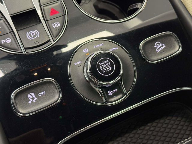 Used 2020 Bentley Bentayga AWD/4WD image 47