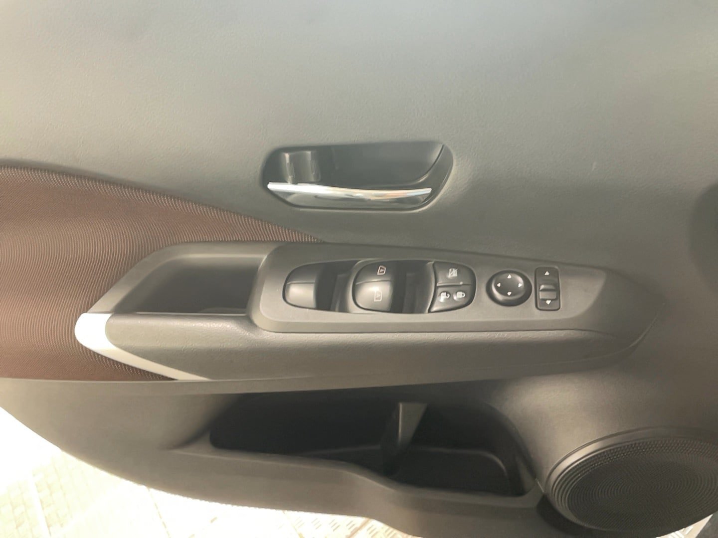 Used 2024 Nissan Kicks SR FWD image 14