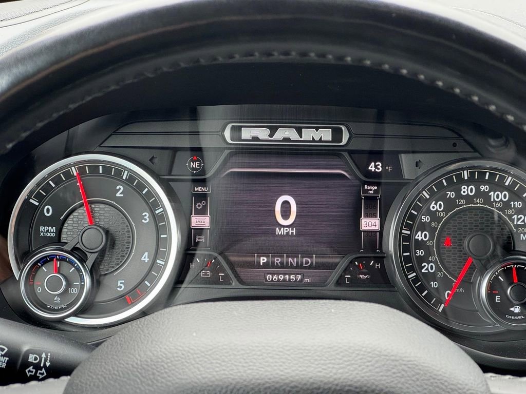 Used 2022 RAM 1500 Laramie AWD/4WD image 13