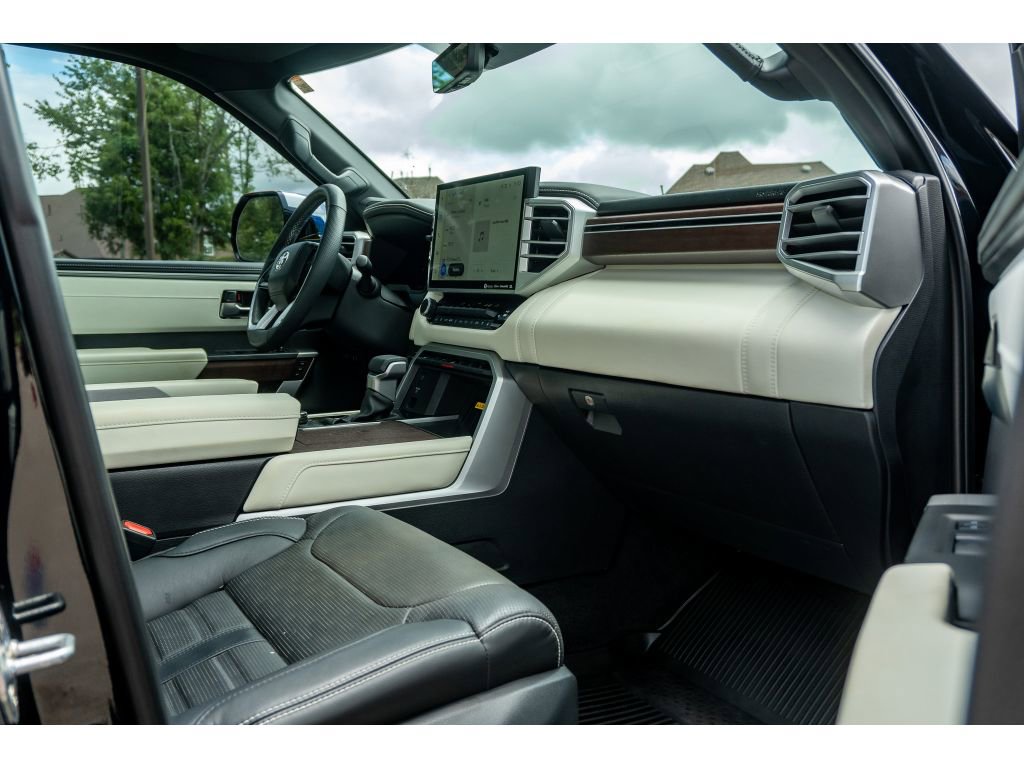 Used 2024 Toyota Sequoia Capstone AWD/4WD image 19