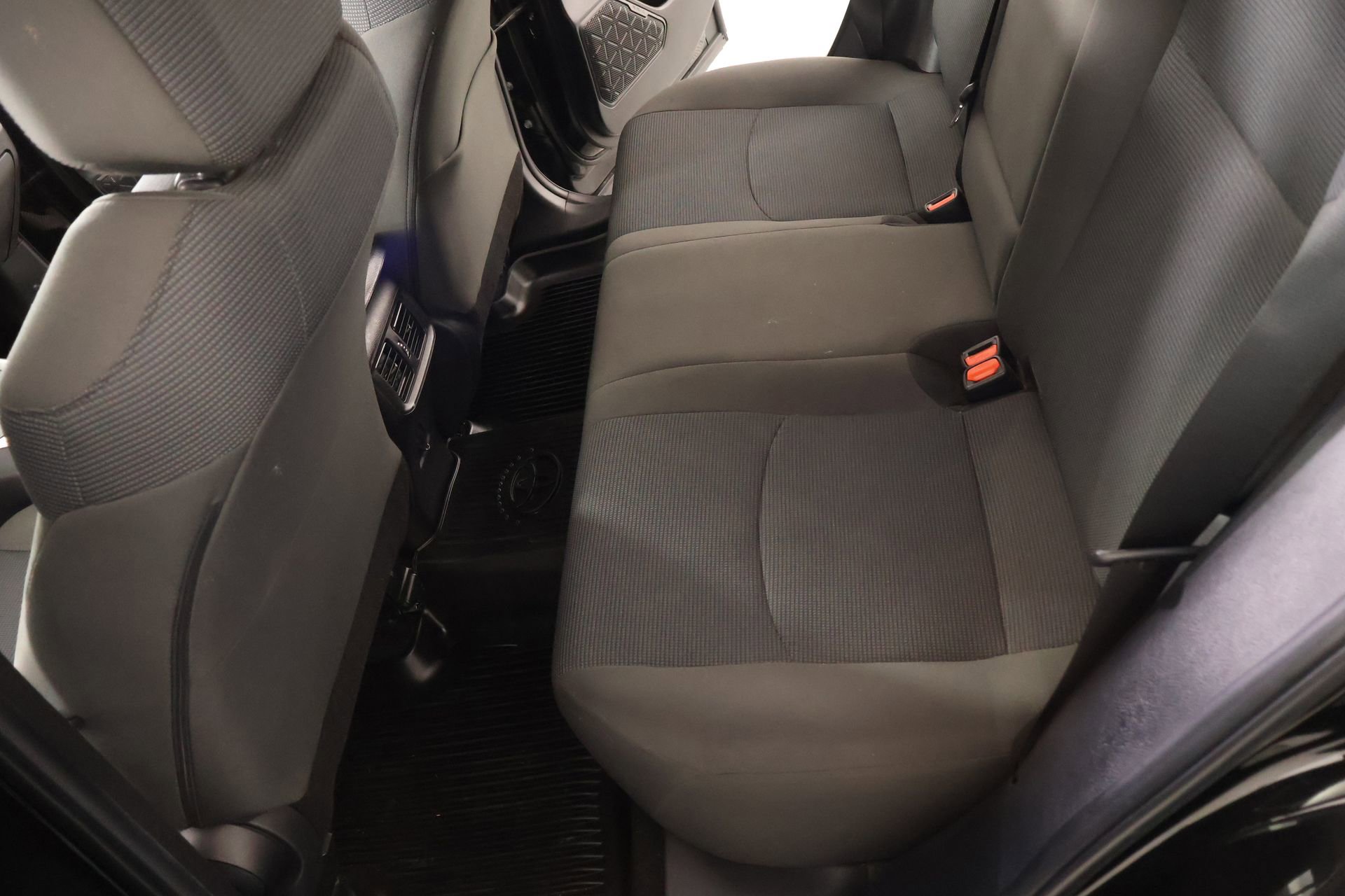 Used 2022 Toyota RAV4 LE image 11