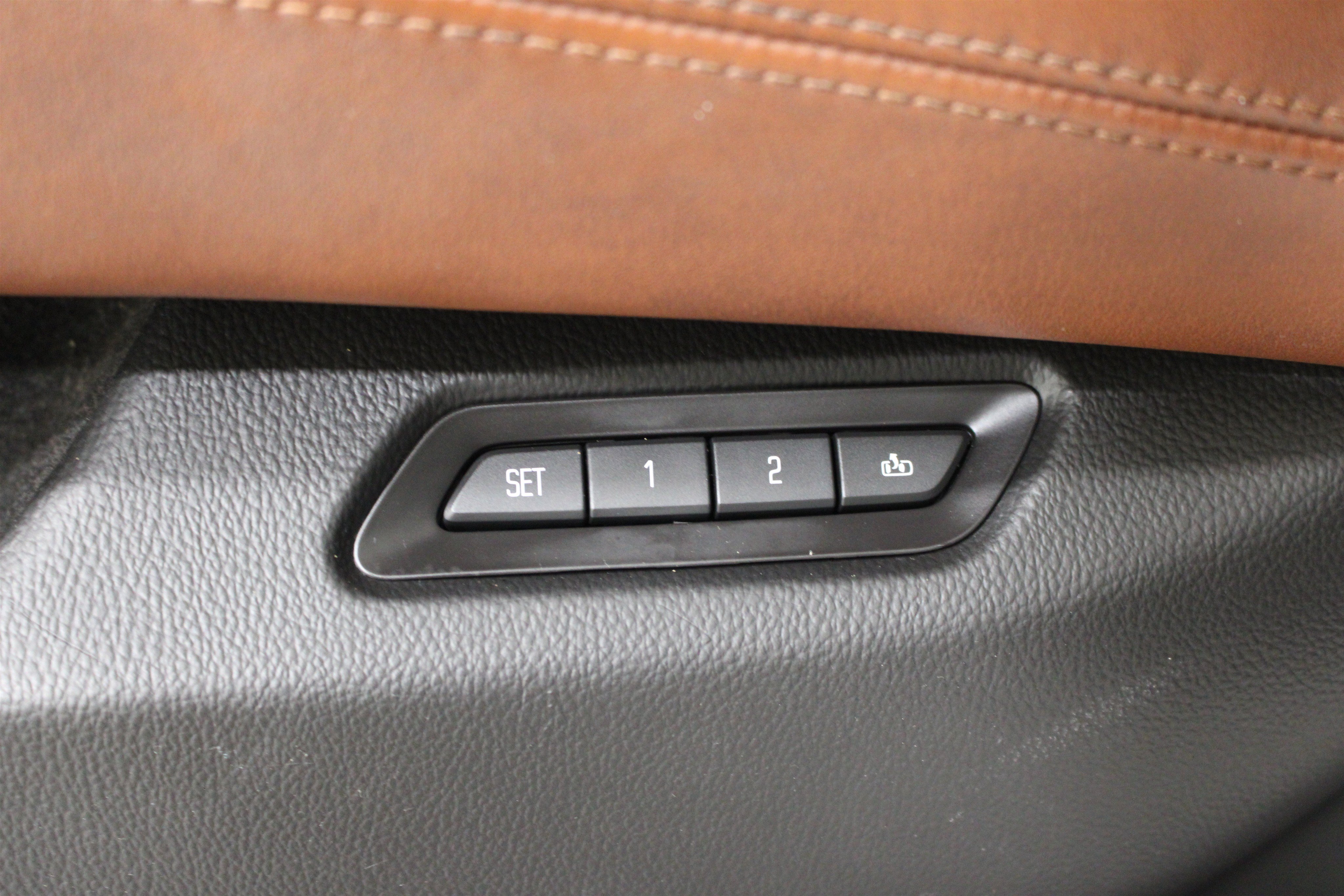 Used 2015 Cadillac Escalade Premium AWD/4WD image 8