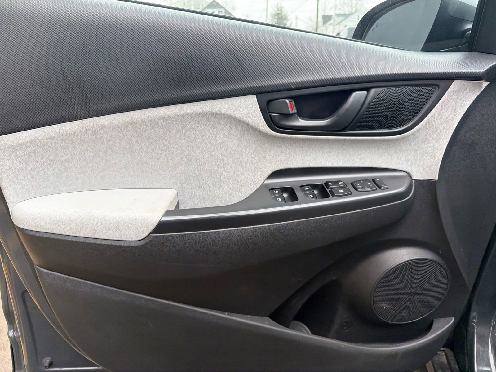 Used 2023 Hyundai Kona SE image 19