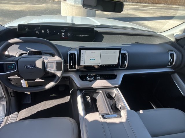 New 2025 Ford Expedition Active image 8