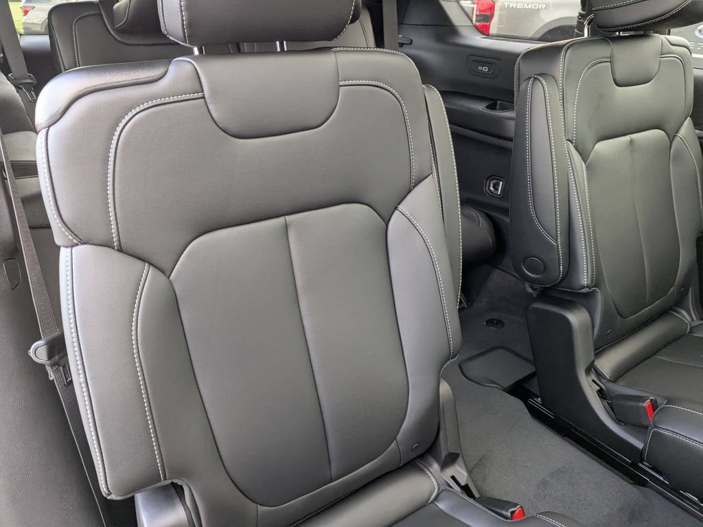 New 2027 Jeep Grand Cherokee L Limited AWD/4WD image 13
