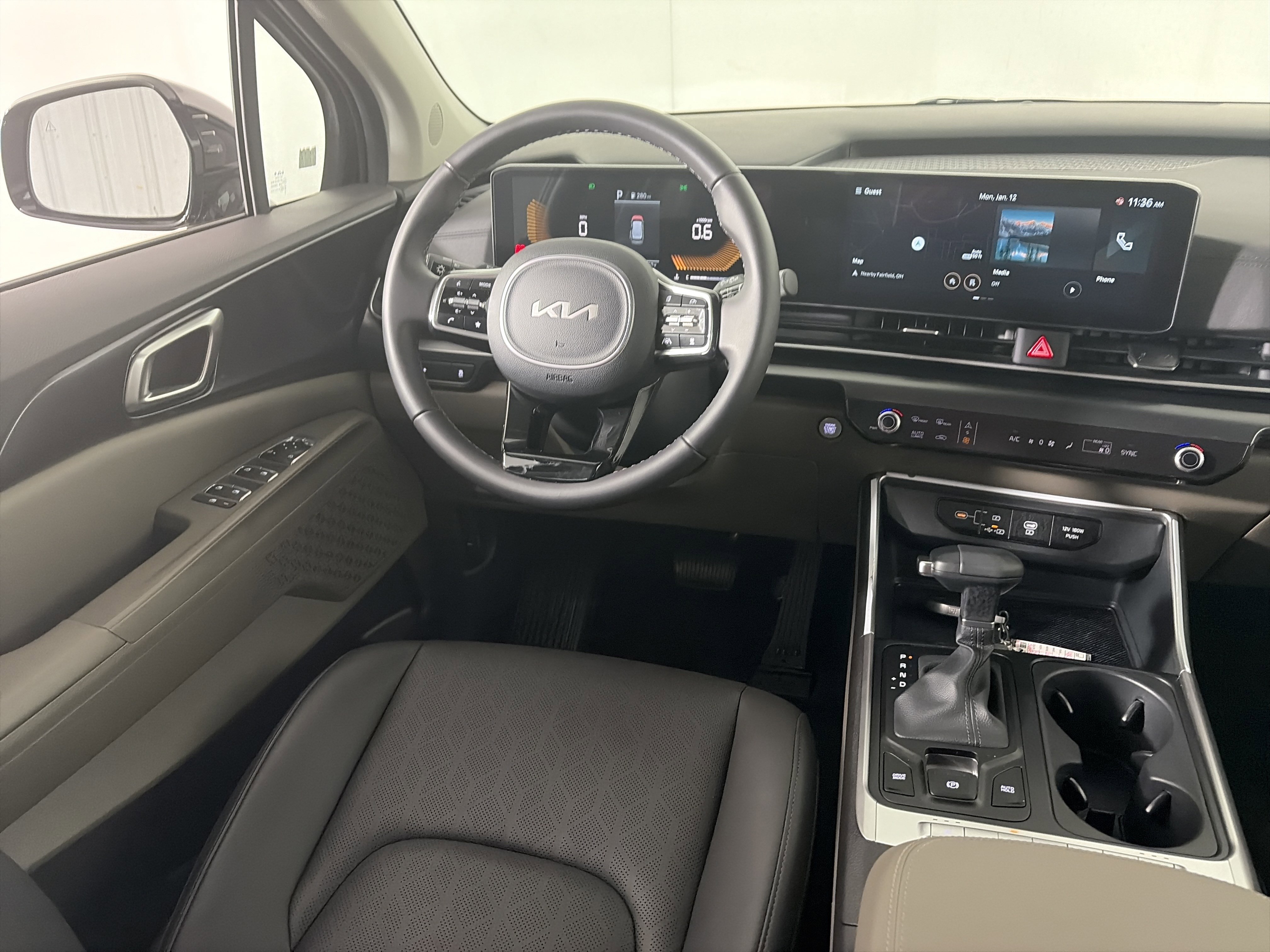 Used 2025 Kia Carnival image 38