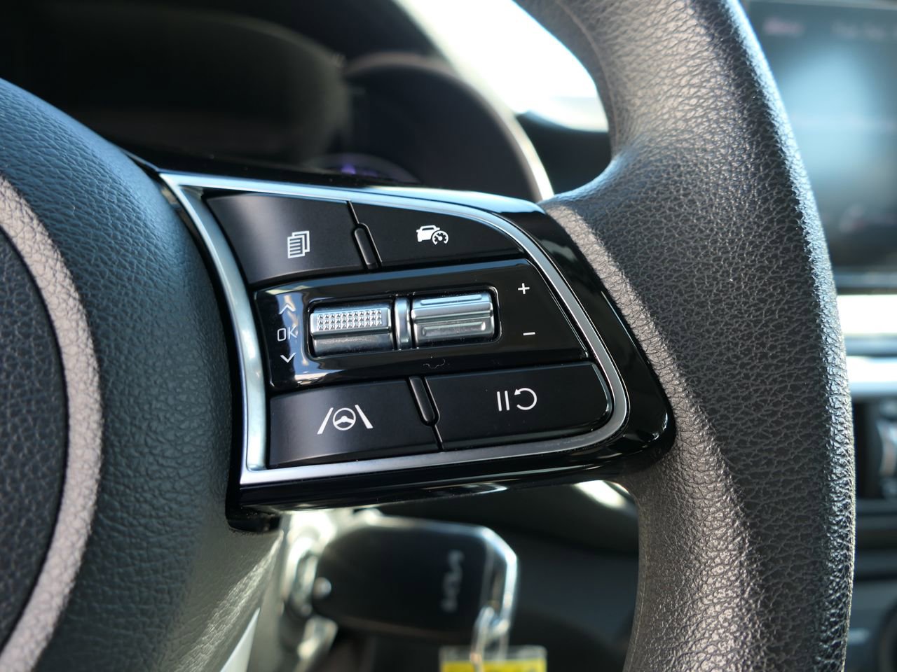 Used 2023 Kia Forte LXS image 15