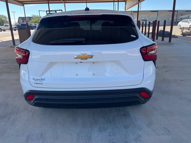 Used 2026 Chevrolet Trax LS FWD image 5