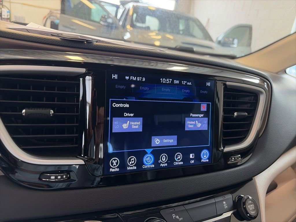 Used 2017 Chrysler Pacifica Touring-L image 46