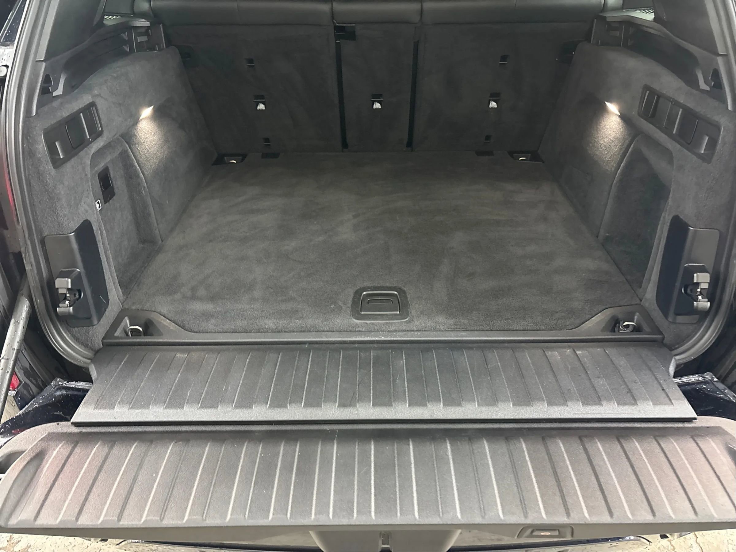 Used 2020 BMW X5 M50i w/ Executive Package image 16