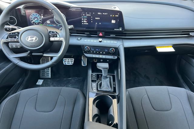 New 2025 Hyundai Elantra SEL image 13