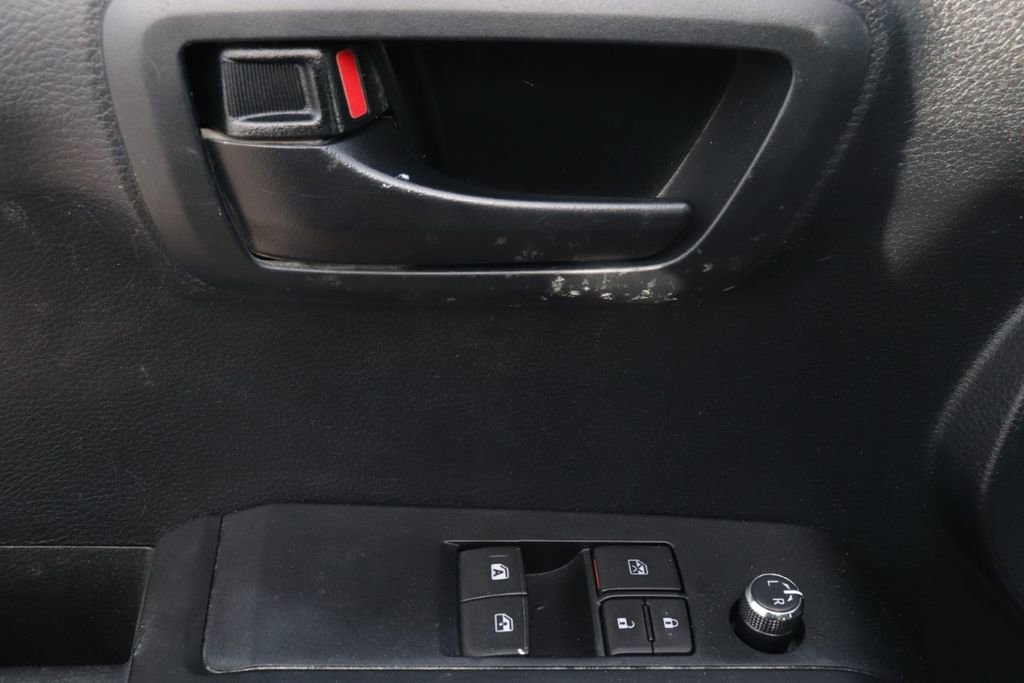 Used 2017 Toyota Tacoma SR image 23